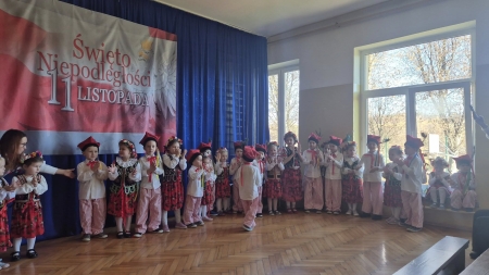 ŚWIĘTO ODZYSKANIA NIEPODLEGŁOŚCI I SZKOŁA DO HYMNU