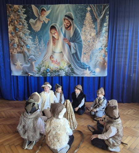 Jasełka bożonarodzeniowe oraz wigilie klasowe.
