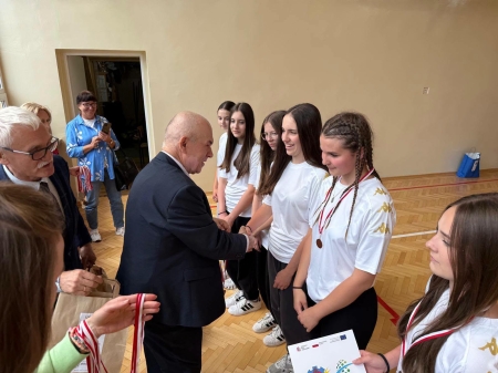 Minizawody w Piłce Siatkowej w Zespole Szkół Nr 2 w Miechowie – Sportowa Rywalizacja Szkół