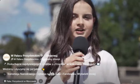Nasi ósmoklasiści w  Narodowym Czytaniu pod Pałacem Prezydenckim .