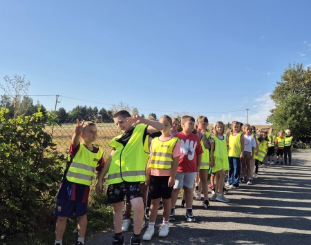 Lekcja w terenie – bezpieczeństwo na drodze.